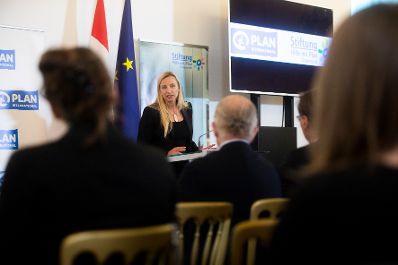 Am 8. Oktober 2018 &uuml;berreichte Bundesministerin Juliane Bogner-Strau&szlig; (im Bild) den Medienpreis f&uuml;r Kinderrechte.