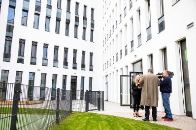 Am 17. Oktober 2018 nahm Bundesministerin Juliane Bogner-Strau&szlig; (l.) an der Er&ouml;ffnung des Kindergartens Sonneninsel am Austria Campus teil.