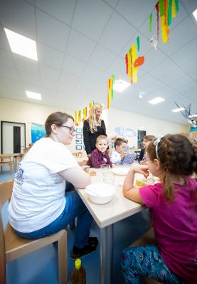 Am 17. Oktober 2018 nahm Bundesministerin Juliane Bogner-Strau&szlig; (m.) an der Er&ouml;ffnung des Kindergartens Sonneninsel am Austria Campus teil.