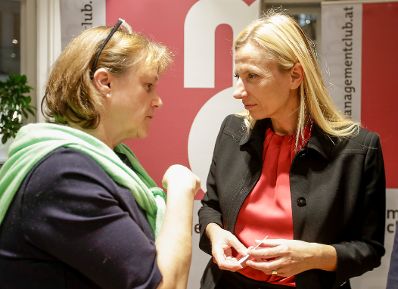 Am 22. Oktober 2018 nahm Bundesministerin Juliane Bogner-Strau&szlig; (r.) an der Podiumsdiskussion im Management Club teil.