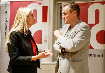 Am 22. Oktober 2018 nahm Bundesministerin Juliane Bogner-Strau&szlig; (l.) an der Podiumsdiskussion im Management Club teil.