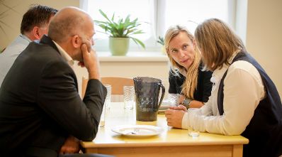 Am 29. Oktober 2018 reiste Bundesministerin Juliane Bogner-Strau&szlig; (2.v.r.) anl&auml;sslich eines Bundesl&auml;ndertags ins Burgenland. Im Bild beim Besuch der Volksschule Gattendorf.