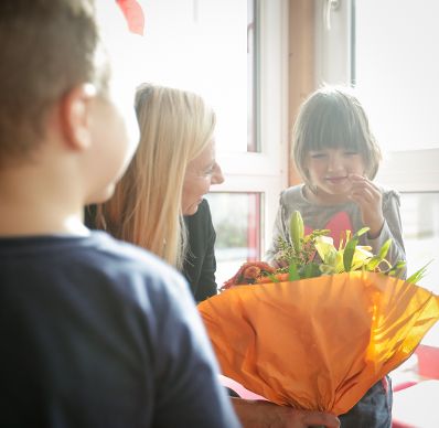 Am 29. Oktober 2018 reiste Bundesministerin Juliane Bogner-Strau&szlig; (m.) anl&auml;sslich eines Bundesl&auml;ndertags ins Burgenland. Im Bild beim Besuch des Kindergarten Edelstal.