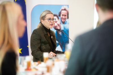 Am 30. Oktober 2018 nahm Bundesministerin Juliane Bogner-Strau&szlig; am CEO Business Lunch im Bundeskanzleramt teil.