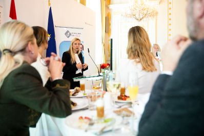 Am 30. Oktober 2018 nahm Bundesministerin Juliane Bogner-Strau&szlig; (im Bild) am CEO Business Lunch im Bundeskanzleramt teil.