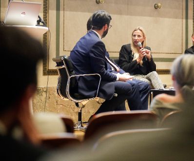 Am 5. November 2018 nahm Bundesministerin Juliane Bogner-Strau&szlig; (r.) an der Podiumsdiskussion &quot;Diversit&auml;t als Asset f&uuml;r den Standort&quot; im Haus der Industrie teil.