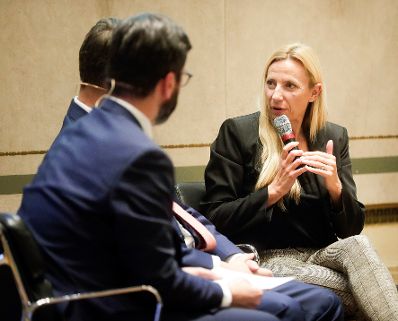 Am 5. November 2018 nahm Bundesministerin Juliane Bogner-Strau&szlig; (r.) an der Podiumsdiskussion &quot;Diversit&auml;t als Asset f&uuml;r den Standort&quot; im Haus der Industrie teil.