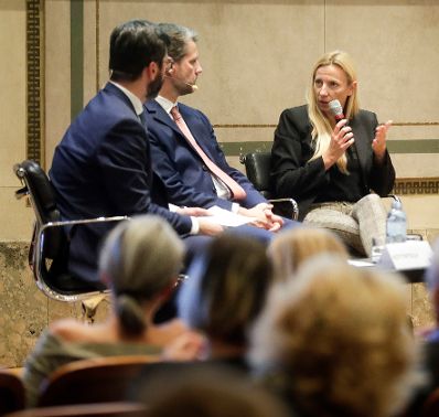 Am 5. November 2018 nahm Bundesministerin Juliane Bogner-Strau&szlig; (r.) an der Podiumsdiskussion &quot;Diversit&auml;t als Asset f&uuml;r den Standort&quot; im Haus der Industrie teil.