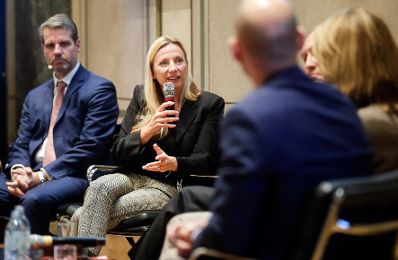 Am 5. November 2018 nahm Bundesministerin Juliane Bogner-Strau&szlig; (2.v.l.) an der Podiumsdiskussion &quot;Diversit&auml;t als Asset f&uuml;r den Standort&quot; im Haus der Industrie teil.