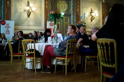 Am 6. November 2018 nahm Bundesministerin Juliane Bogner-Strau&szlig; am Gala-Abend der MedienL&Ouml;WINNEN 2018 im Haus der Industrie teil.