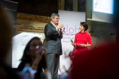 Am 6. November 2018 nahm Bundesministerin Juliane Bogner-Strau&szlig; am Gala-Abend der MedienL&Ouml;WINNEN 2018 im Haus der Industrie teil. Im Bild mit dem Generaldirektor der M&uuml;nze &Ouml;sterreich AG Gerhard Starsich (l.) und der Moderatorin Sonja Kato-Mailath-Pokorny (r.).