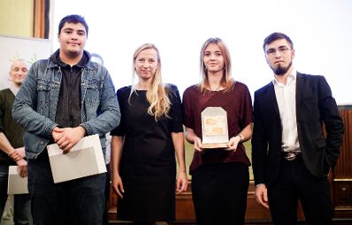 Am 7. November 2018 &uuml;berreichte Bundesministerin Juliane Bogner-Strau&szlig; (2.v.l.) den &Ouml;sterreichischen Jugendpreis 2018.