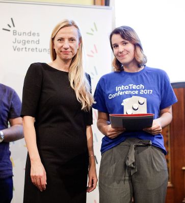 Am 7. November 2018 &uuml;berreichte Bundesministerin Juliane Bogner-Strau&szlig; den &Ouml;sterreichischen Jugendpreis 2018.