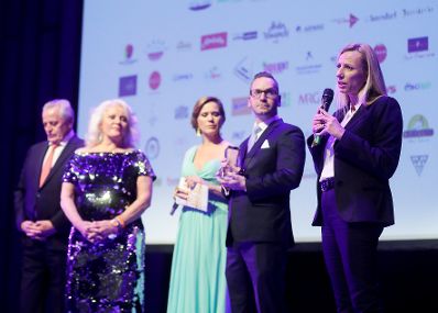 Am 12. November 2018 nahm Bundesministerin Juliane Bogner-Strau&szlig; an der Gala &bdquo;Wider die Gewalt&ldquo; teil.