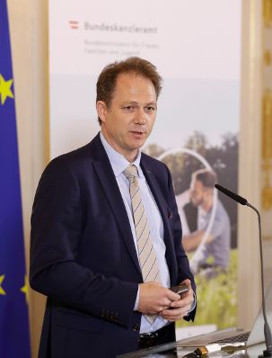 Am 13. November 2018 fand das &quot;Fachsymposium Familie.Arbeit.Zukunft &ndash; Ver&auml;nderungen in der Arbeitswelt&quot; im Bundeskanzleramt statt. Im Bild Andreas Steinle vom &quot;Zukunftsinstitut&quot;.