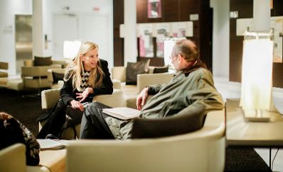 Am 26. November 2018 setzte Bundesministerin Juliane Bogner-Strau&szlig; (l.) ihre Reise nach Br&uuml;ssel anl&auml;sslich des Formellen Jugendrates fort.