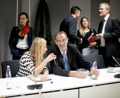 Am 26. November 2018 setzte Bundesministerin Juliane Bogner-Strau&szlig; (l.) ihre Reise nach Br&uuml;ssel anl&auml;sslich des Formellen Jugendrates fort. Im Bild mit Bundesminister Heinz Fa&szlig;mann (r.) beim Arbeitsgespr&auml;ch mit EU-Kommissar Tibor Navracsics.