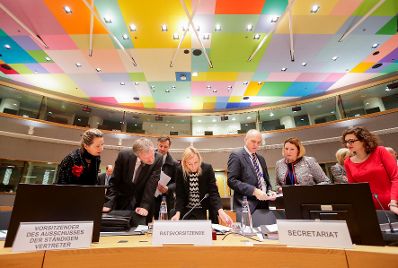 Am 26. November 2018 setzte Bundesministerin Juliane Bogner-Strau&szlig; (m.) ihre Reise nach Br&uuml;ssel anl&auml;sslich des Formellen Jugendrates fort.