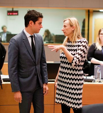 Am 26. November 2018 setzte Bundesministerin Juliane Bogner-Strau&szlig; (r.) ihre Reise nach Br&uuml;ssel anl&auml;sslich des Formellen Jugendrates fort.