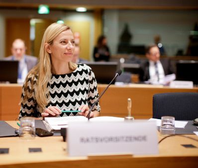 Am 26. November 2018 setzte Bundesministerin Juliane Bogner-Strau&szlig; (im Bild) ihre Reise nach Br&uuml;ssel anl&auml;sslich des Formellen Jugendrates fort.