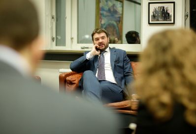 Am 28. November 2018 setzte Bundesministerin Juliane Bogner-Strau&szlig; ihre Reise nach Island fort. Im Bild bei einem Arbeitsgespr&auml;ch mit dem Minister f&uuml;r Soziales und Gleichberechtigung &Aacute;smundur Einar Da&eth;ason.