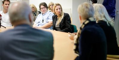 Am 30. November 2018 reiste Bundesministerin Juliane Bogner-Strau&szlig; (im Bild) nach Linz. Im Bild beim Besuch des Gewaltopferbetreuungsteams im Kepler Universit&auml;tsklinikum.