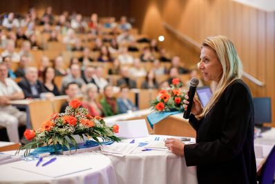 Am 30. November 2018 nahm Bundesministerin Juliane Bogner-Strau&szlig; (im Bild) an einer Diskussionsveranstaltung an der Fachhochschule f&uuml;r Gesundheitsberufe in Linz teil.