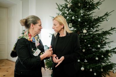 Am 4. Dezember 2018 fand die &quot;Ladies Lounge&quot; des Netzwerkes &quot;Frau in der Wirtschaft&quot; im Bundeskanzleramt statt. Im Bild Bundesministerin Juliane Bogner-Strau&szlig; (r.).