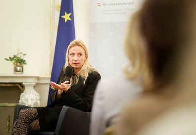Am 4. Dezember 2018 fand die &quot;Ladies Lounge&quot; des Netzwerkes &quot;Frau in der Wirtschaft&quot; im Bundeskanzleramt statt. Im Bild Bundesministerin Juliane Bogner-Strau&szlig;.