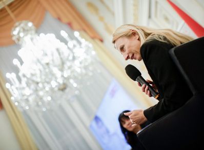 Am 4. Dezember 2018 fand die &quot;Ladies Lounge&quot; des Netzwerkes &quot;Frau in der Wirtschaft&quot; im Bundeskanzleramt statt. Im Bild Bundesministerin Juliane Bogner-Strau&szlig;.