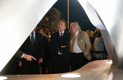 Am 20. Juni 2016 hielt Kanzleramtsminister Thomas Drozda (l.) eine Rede anl&auml;sslich der Enth&uuml;llung des Alban Berg Denkmals.