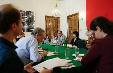 Am 22. Juni 2016 lud Kanzleramtsminister Thomas Drozda (m.) Medienvertreterinnen und -vertreter zu Hintergrundgespr&auml;chen ins Palais Dietrichstein.