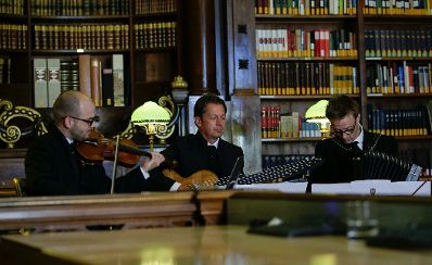 Am 29. Juni 2016 verlieh Kunst- und Kulturminister Thomas Drozda den Gro&szlig;en &Ouml;sterreichischen Staatspreis 2016 an den Schriftsteller Gerhard Roth.