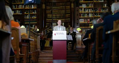 Am 29. Juni 2016 verlieh Kunst- und Kulturminister Thomas Drozda den Gro&szlig;en &Ouml;sterreichischen Staatspreis 2016 an den Schriftsteller Gerhard Roth. Im Bild Josef Winkler, Pr&auml;sident des Kunstsenats.