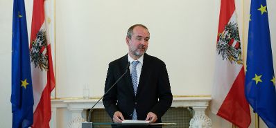 Am 4. Juli 2016 &uuml;berreichte Kunst- und Kulturminister Thomas Drozda (im Bild) das Gro&szlig;e Silberne Ehrenzeichen mit dem Stern f&uuml;r Verdienste um die Republik &Ouml;sterreich an Walter Homolka.