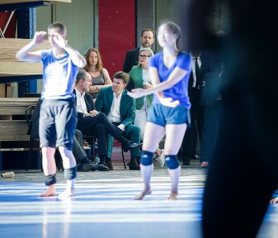 Am 18. Juli 2016 besuchte Kunst- und Kulturminister Thomas Drozda das ImPulsTanz Workshopzentrum und die Burgtheater Probeb&uuml;hne im Arsenal.