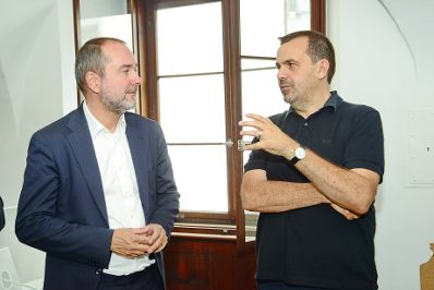 Am 21. Juli 2016 besuchte Kunst- und Kulturminister Thomas Drozda (l.) die Er&ouml;ffnung des neuen Standortes von "Marte.Marte Architekten" in Feldkirch. Im Bild mit Stefan Marte (r.).
