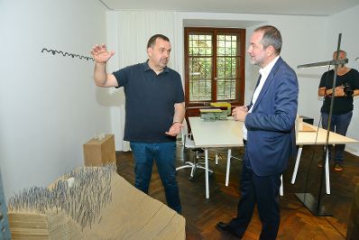 Am 21. Juli 2016 besuchte Kunst- und Kulturminister Thomas Drozda (r.) die Er&ouml;ffnung des neuen Standortes von "Marte.Marte Architekten" in Feldkirch. Im Bild mit Stefan Marte (l.).