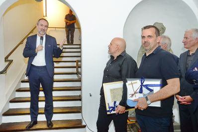 Am 21. Juli 2016 besuchte Kunst- und Kulturminister Thomas Drozda (l.) die Er&ouml;ffnung des neuen Standortes von "Marte.Marte Architekten" in Feldkirch. Im Bild mit Bernhard (m.) und Stefan (r.) Marte.