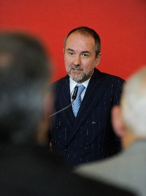 Am 27. Juli 2016 gab Kunst- und Kulturminister Thomas Drozda (im Bild) gemeinsam mit Andrea Ecker, Sektionschefin f&uuml;r Kunst und Kultur eine Pressekonferenz zur Neuausschreibung der wissenschaftlichen und kaufm&auml;nnischen Gesch&auml;ftsf&uuml;hrung der &Ouml;sterreichischen Galerie Belvedere.