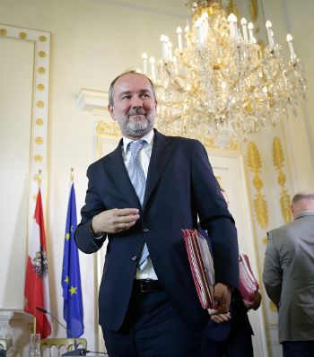 Kanzleramtsminister Thomas Drozda beim Medienbriefing &uuml;ber die Regierungssitzung am 30. August 2016.