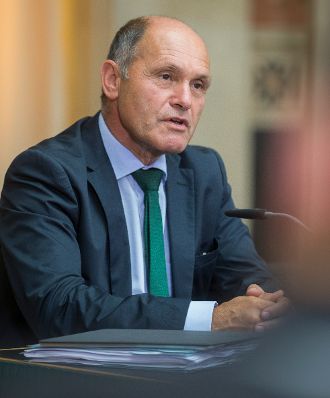 Innenminister Wolfgang Sobotka beim Medienbriefing &uuml;ber die Regierungssitzung am 13. September 2016 im Parlament.