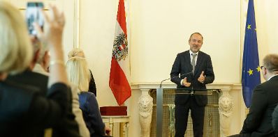 Am 14. September 2016 bestellte der Bundeskanzler Vertreterinnen und Vertreter der Wirtschaft zu Mitgliedern der bei der Bundesanstalt "Statistik &Ouml;sterreich" eingerichteten Wirtschaftskurie. Im Bild Kanzleramtsminister Thomas Drozda.