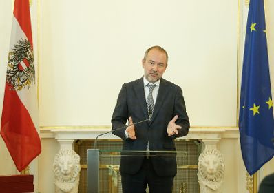 Am 14. September 2016 bestellte der Bundeskanzler Vertreterinnen und Vertreter der Wirtschaft zu Mitgliedern der bei der Bundesanstalt "Statistik &Ouml;sterreich" eingerichteten Wirtschaftskurie. Im Bild Kanzleramtsminister Thomas Drozda.