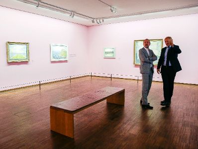 Am 15.September 2016 er&ouml;ffnete Kunst- und Kulturminister Thomas Drozda (l.) die Ausstellung "Seurat, Signac, Van Gogh - Wege des Pointilismus" in der Albertina. Im Bild mit dem Direktor der Albertina Klaus Albrecht Schr&ouml;der (r.).