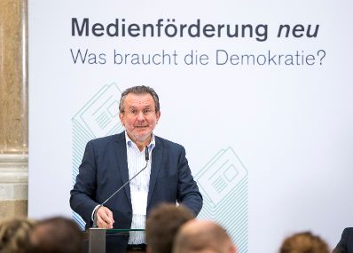 Am 19. September 2016 fand die Enquete "Medienf&ouml;rderung neu - Was braucht die Demokratie?" statt. Im Bild Fritz Hausjell, Medienhistoriker.