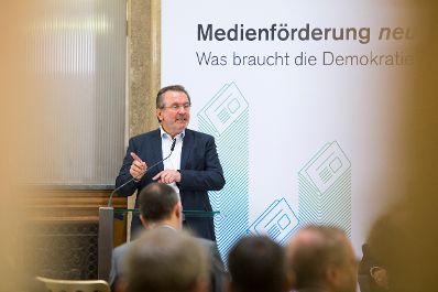 Am 19. September 2016 fand die Enquete "Medienf&ouml;rderung neu - Was braucht die Demokratie?" statt. Im Bild Fritz Hausjell, Medienhistoriker.
