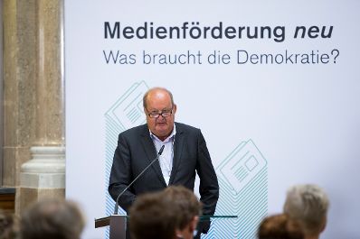 Am 19. September 2016 fand die Enquete "Medienf&ouml;rderung neu - Was braucht die Demokratie?" statt. Im Bild Alfred Grinschgl, Gesch&auml;ftsf&uuml;hrer der RTR-GmbH.