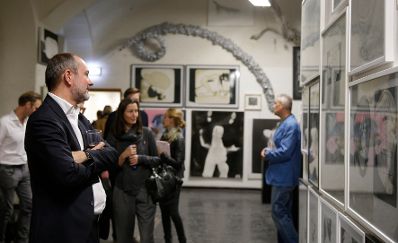 Am 20. September 2016 besuchte Kunst- und Kulturminister Thomas Drozdar die Er&ouml;ffnung der Ausstellung Parallel Vienna 2016.