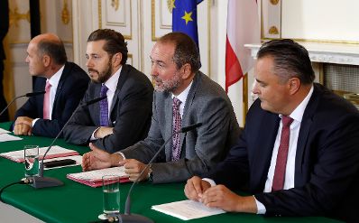 (v.l.n.r.) Innenminister Wolfgang Sobotka, Staatssekret&auml;r Harald Mahrer, Kanzleramtsminister Thomas Drozda und Verteidigungsminister Hans Peter Doskozil beim Medienbriefing &uuml;ber die Regierungssitzung am 27. September 2016.